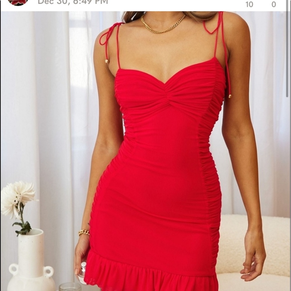 Selfie Leslie red dress